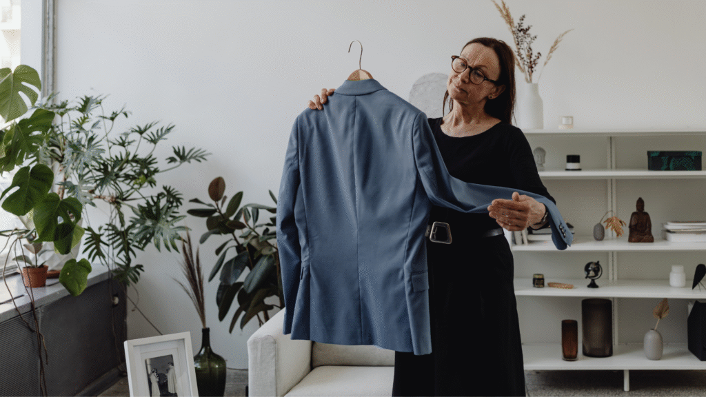 vêtements adaptés identification de vêtements gestion de vêtements pour aînés vêtements pour personnes à mobilité réduite solution vêtements résidences pour aînés marquage de vêtements service d’adaptation vestimentaire étiquetage de vêtements